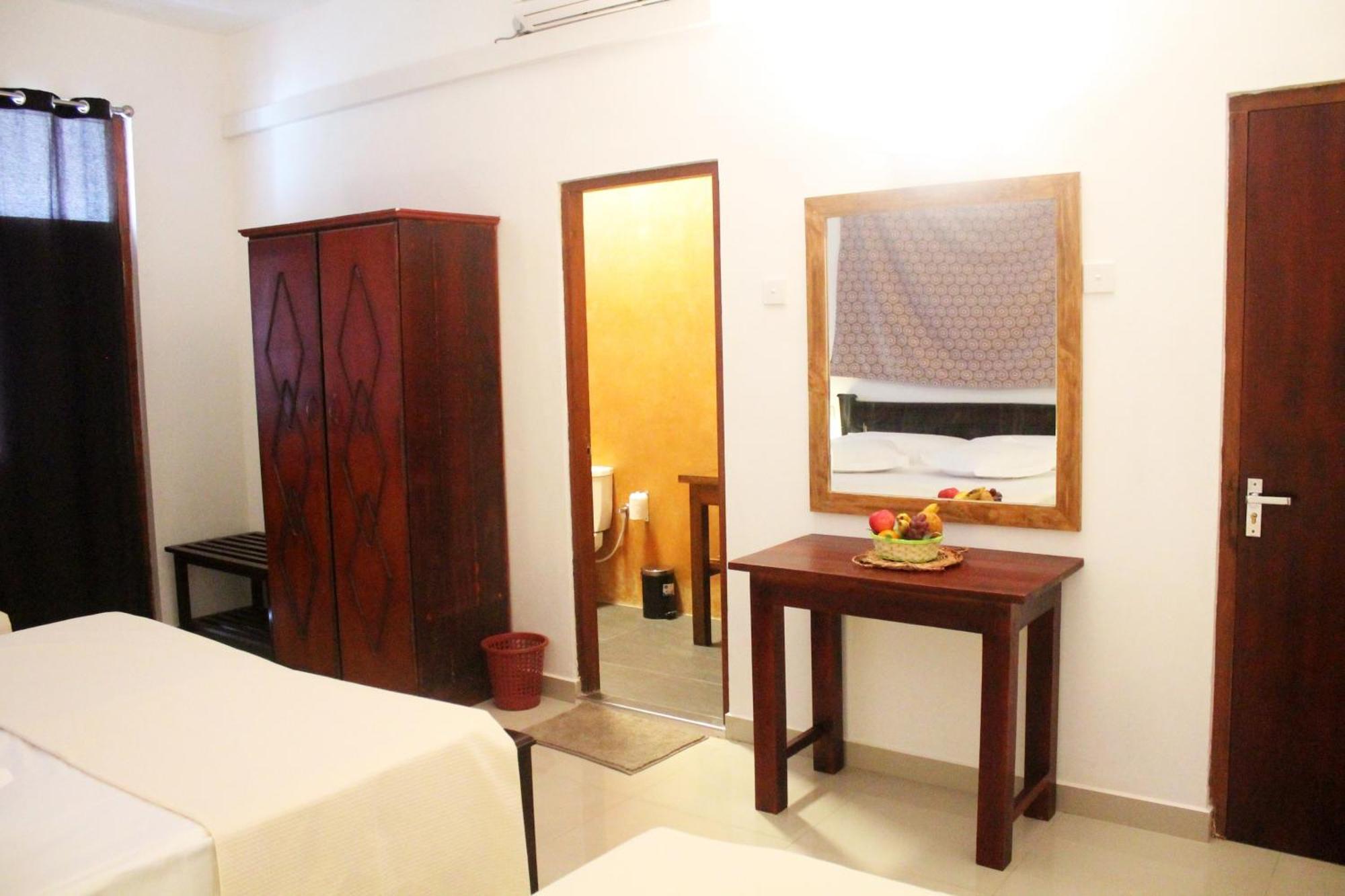 Coral Seas Beach Hikkaduwa Quarto foto